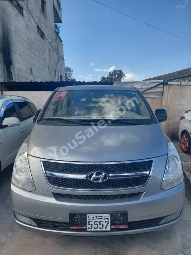 Hyundai Van H1 2011 Manual 149,000 km 4 Cylinder RWD Van / Bus Silver Diesel