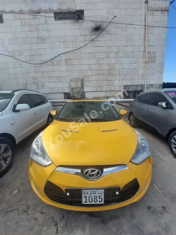 Hyundai Veloster 2012 Automatic 105,000 km 4 Cylinder FWD Coupe / Sport Yellow Gasoline