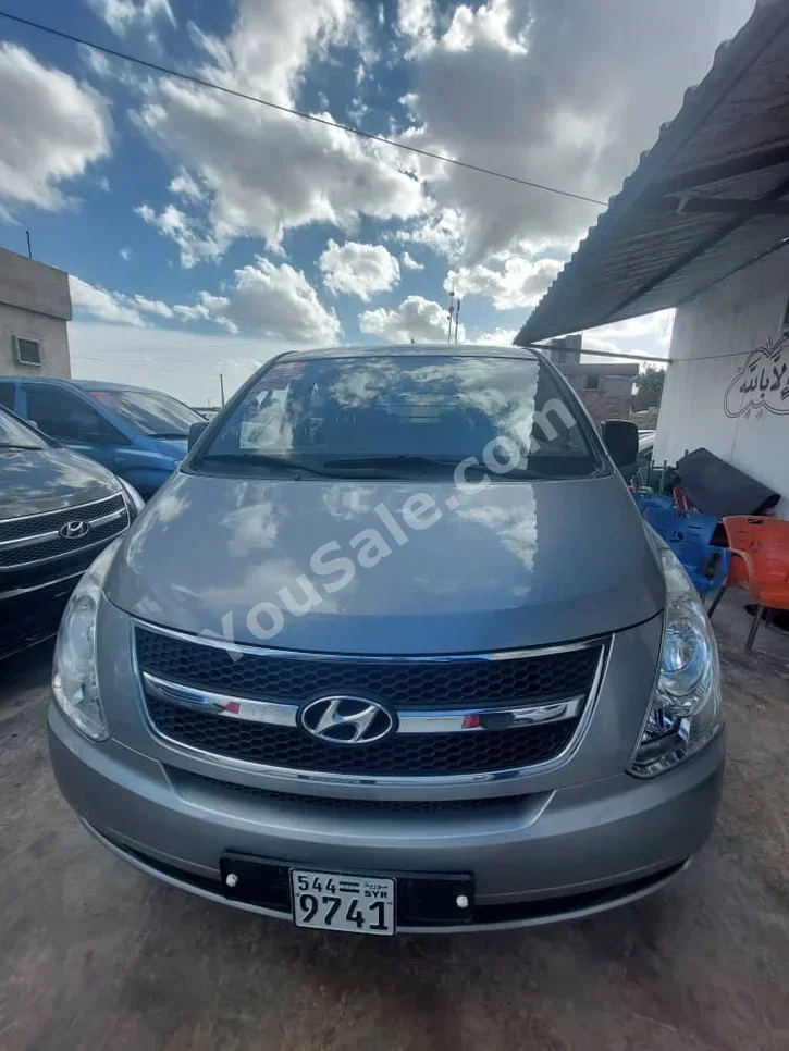 Hyundai  Van H1  2011  Automatic  189,000 km  4 Cylinder  RWD  Van / Bus  Silver  Diesel