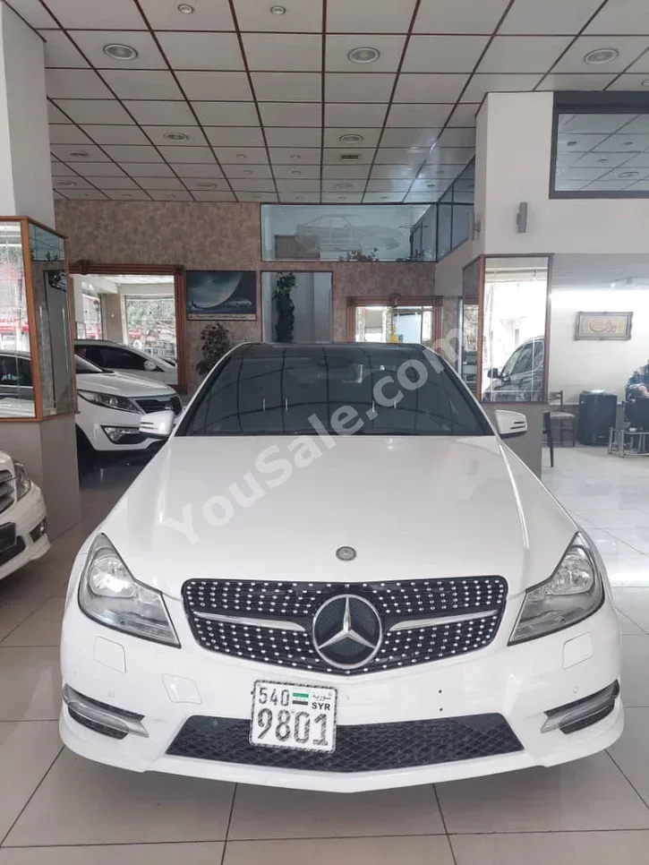 Mercedes-Benz C-Class 200 2014 Automatic 123,000 km 6 Cylinder RWD Sedan White Gasoline