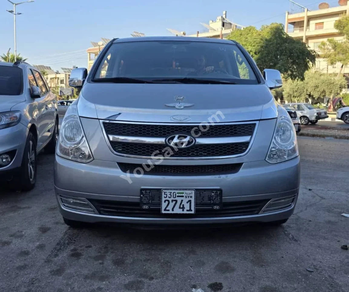 Hyundai Van H1 2012 Automatic 138,000 km 4 Cylinder RWD Van / Bus Silver Diesel