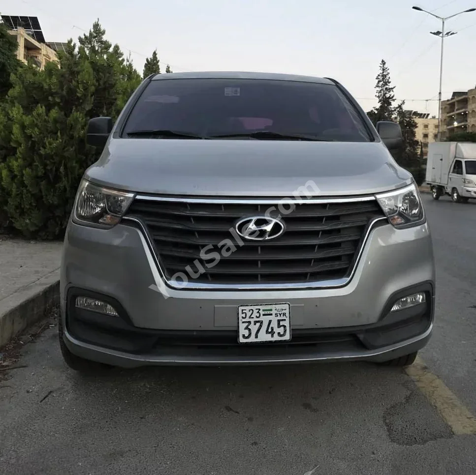 Hyundai  Van H1  2019  Automatic  136,000 km  4 Cylinder  RWD  Van / Bus  Silver  Diesel
