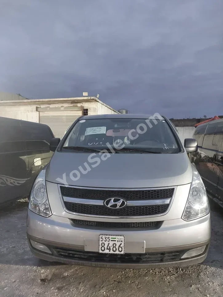 Hyundai Van H1 2014 Manual 212,000 km 4 Cylinder RWD Van / Bus Silver Diesel