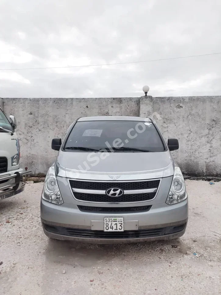 Hyundai Van H1 2014 Automatic 184,000 km 4 Cylinder RWD Van / Bus Silver Diesel