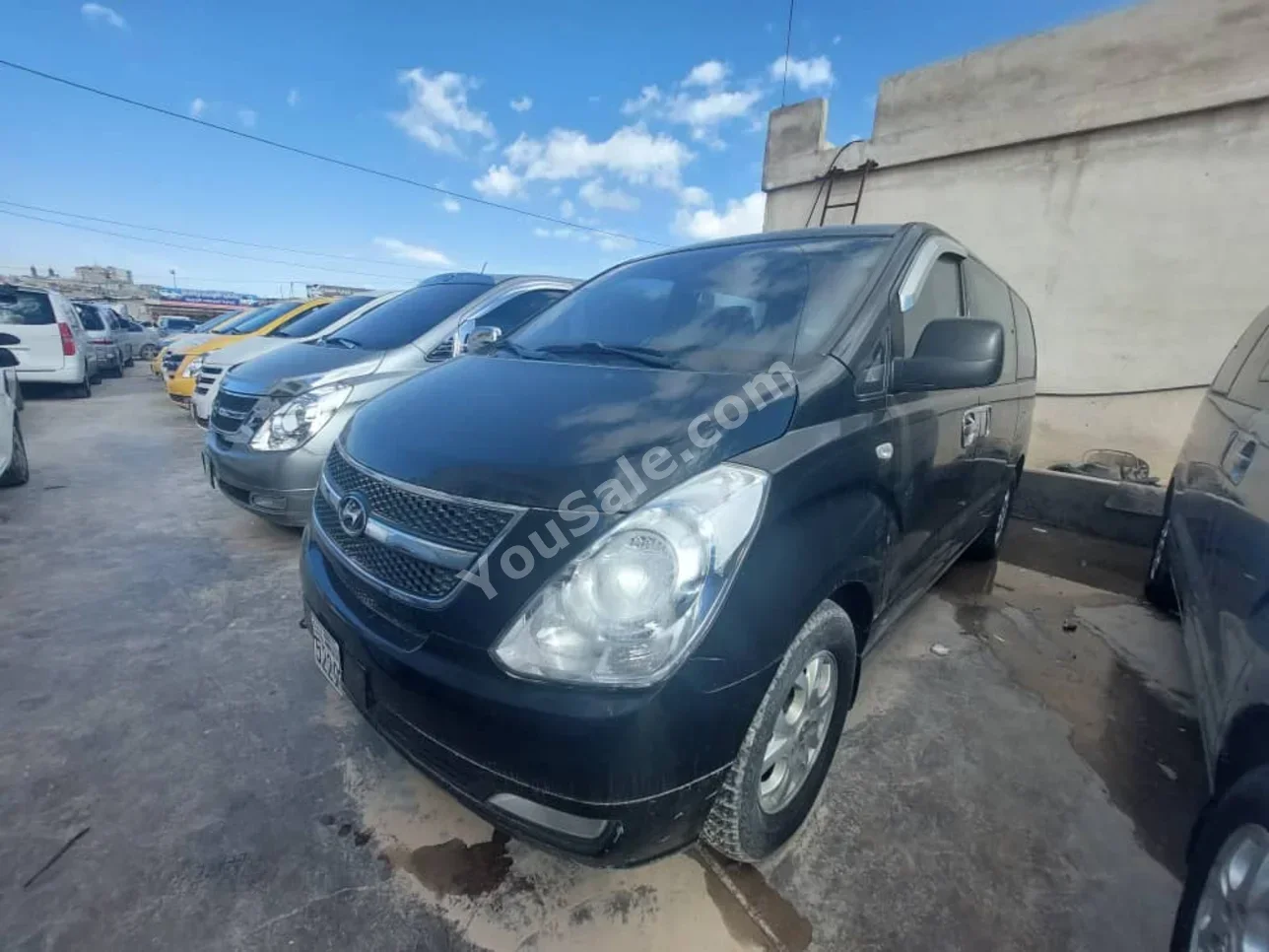 Hyundai Van H1 2012 Automatic 153,000 km 4 Cylinder RWD Van / Bus Black Diesel