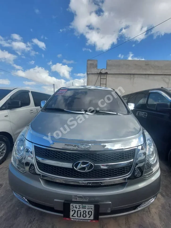 هيونداي  فان اتش وان  2015  اتوماتيك  176,000 كم  4 سلندر  دفع خلفي  فان \ باص  فضي  ديزل