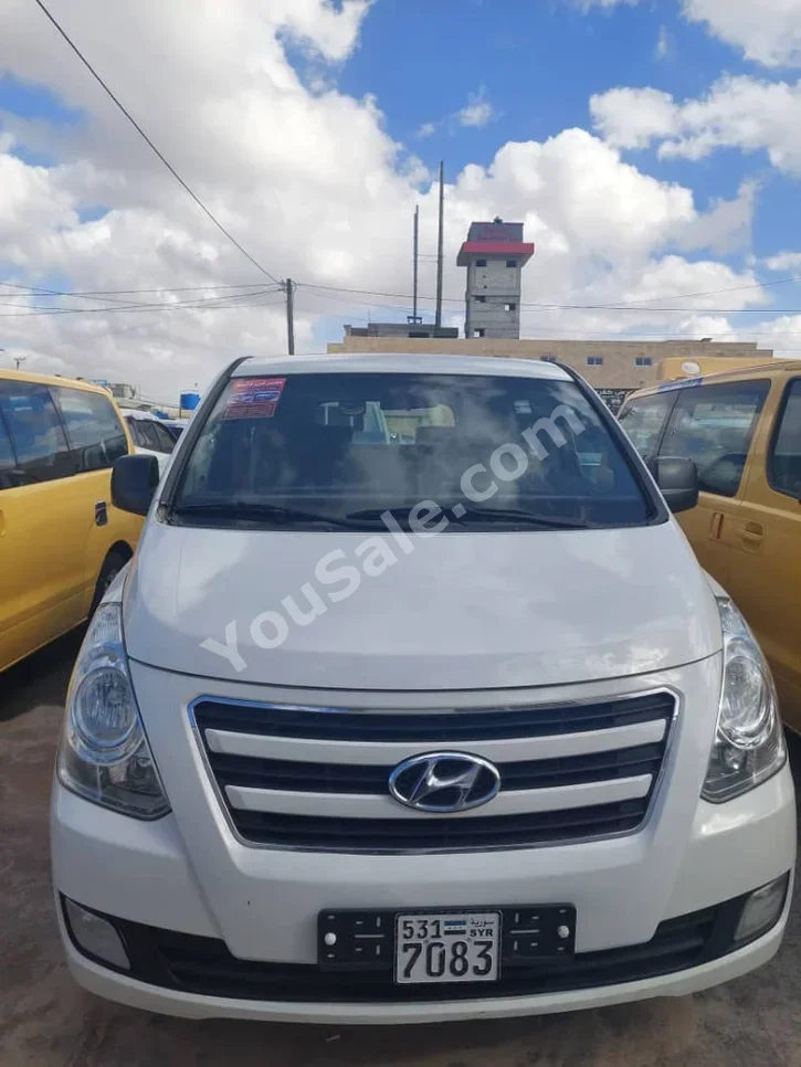 Hyundai Van H1 2016 Automatic 180,000 km 4 Cylinder RWD Van / Bus White Diesel