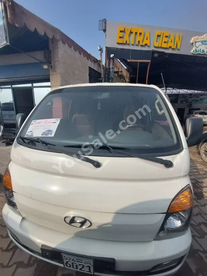 Hyundai  Porter  Porter  2011  Manual  177,000 km  4 Cylinder  RWD  Pick Up  White  Diesel