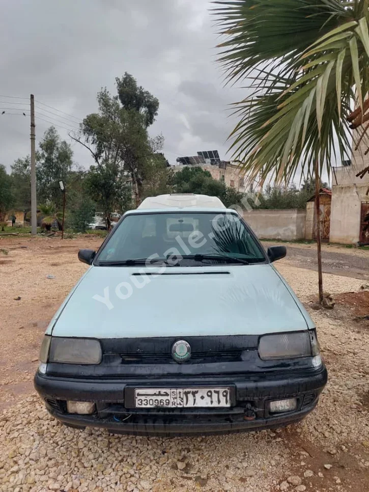 سكودا فيليسيا 1997 عادي 275,000 كم 4 سلندر دفع أمامي بيكب أبيض بنزين