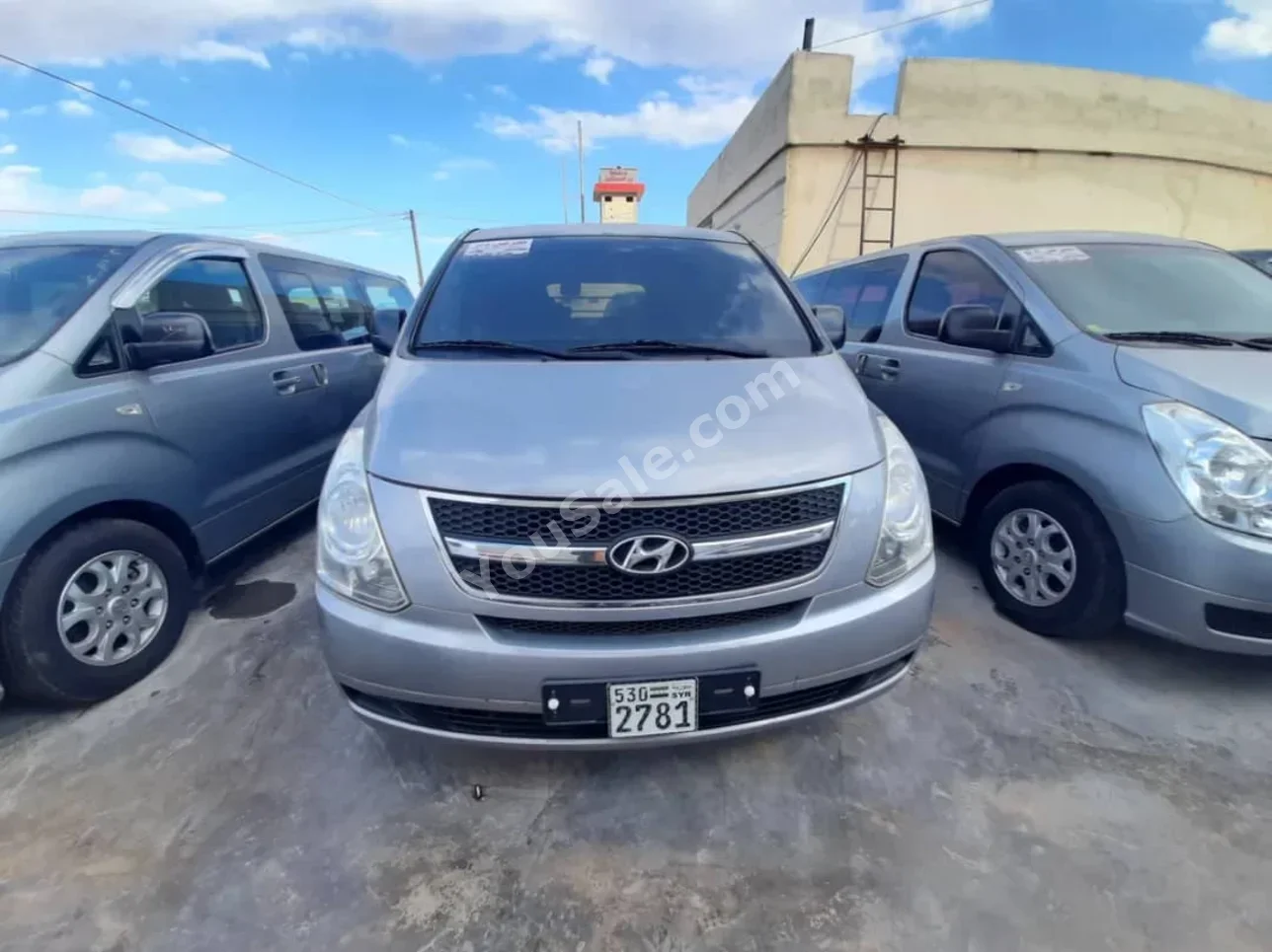 Hyundai Van H1 2011 Automatic 223,000 km 4 Cylinder RWD Van / Bus Silver Diesel