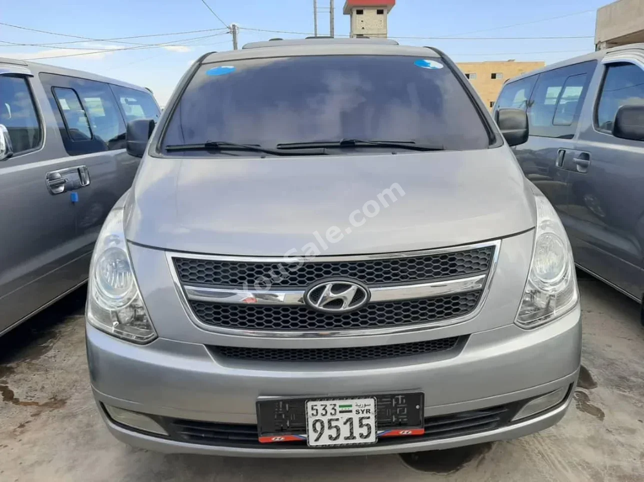 هيونداي  فان اتش وان  2014  اتوماتيك  287,000 كم  4 سلندر  دفع خلفي  فان \ باص  فضي  ديزل