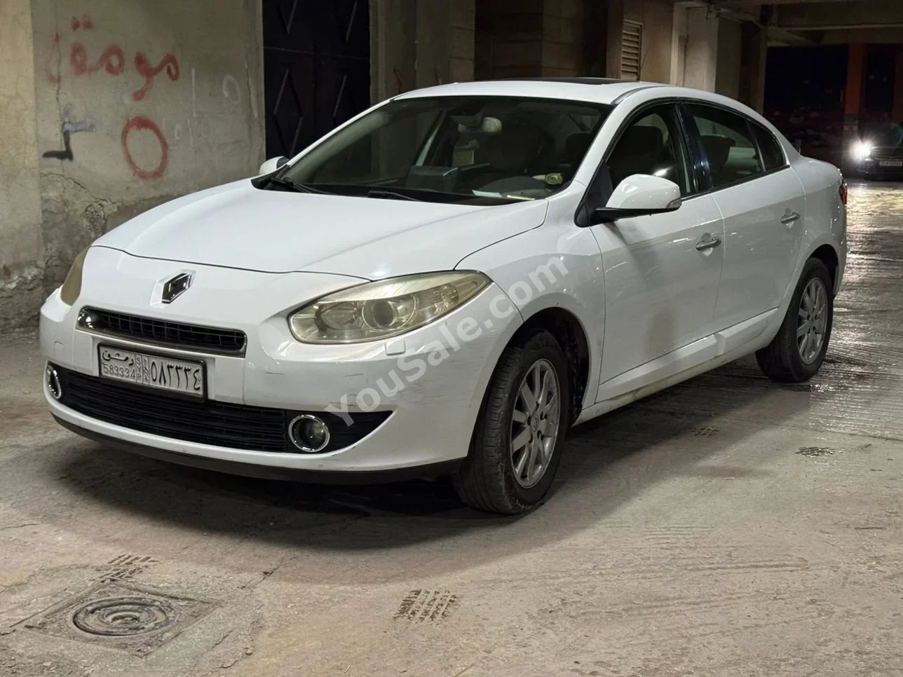 Renault Fluence 2010 Automatic 26,000 km 4 Cylinder FWD Sedan White Gasoline