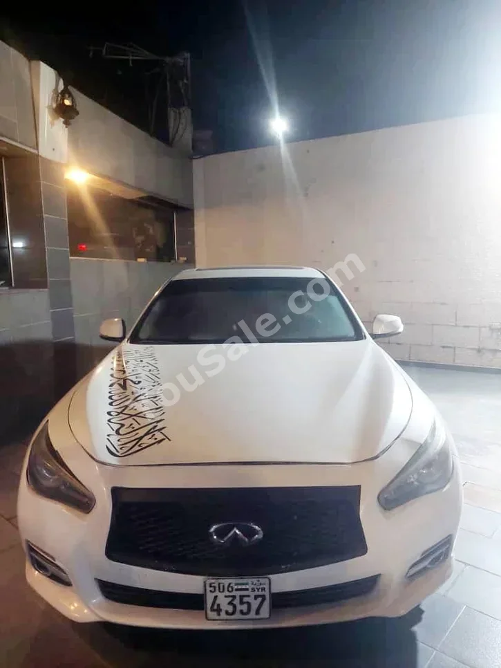 Infiniti Q 50 2011 Automatic 62,000 km 6 Cylinder 4WD Sedan White Diesel