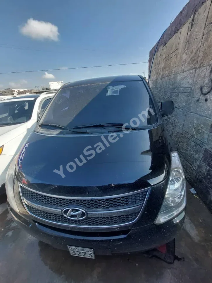 Hyundai  Van H1  2015  Automatic  118,000 km  4 Cylinder  RWD  Van / Bus  Black  Diesel