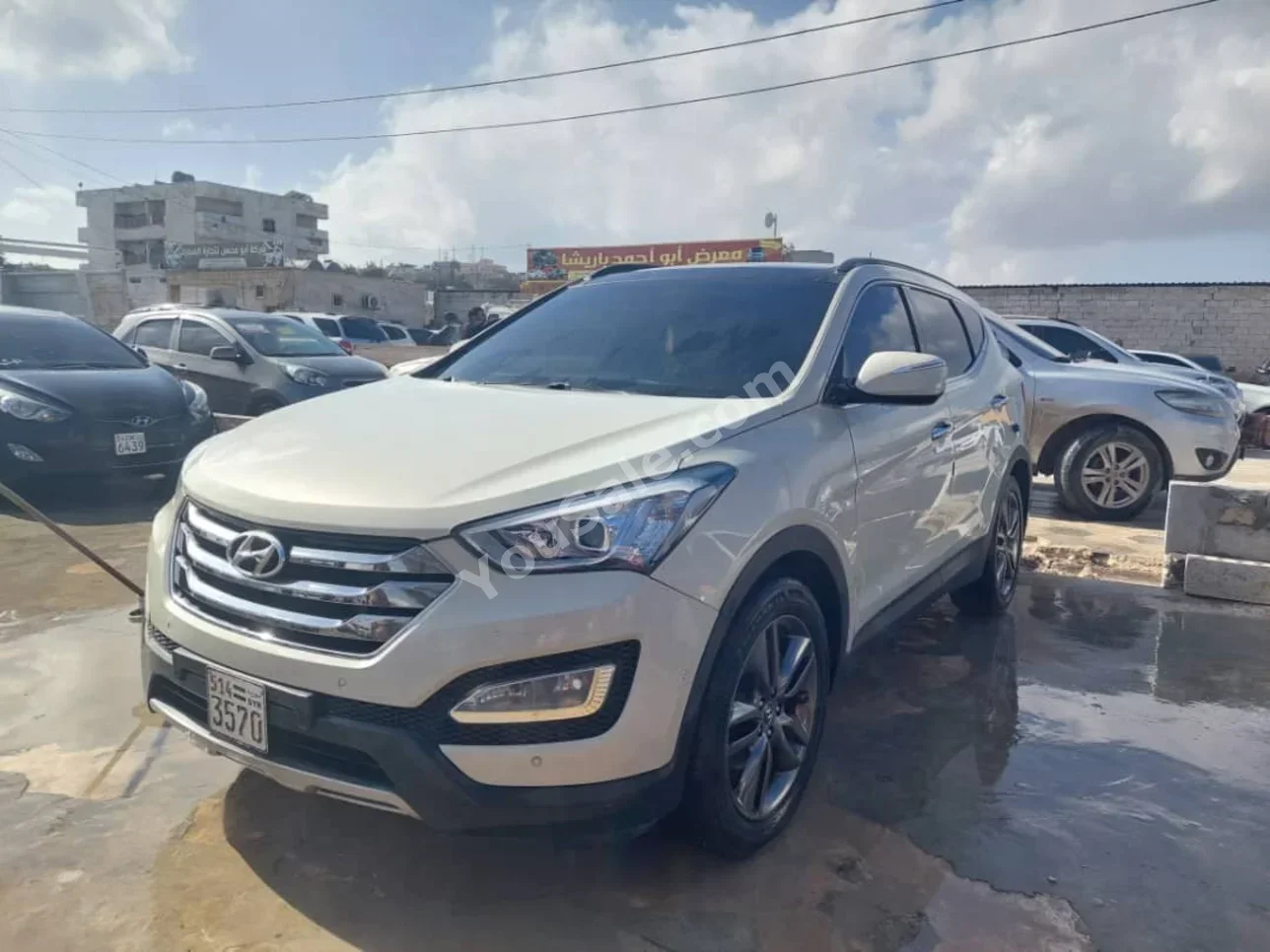 Hyundai Santa Fe 2013 Automatic 110,000 km 4 Cylinder 4WD SUV Beige Diesel