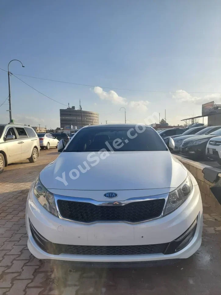 Kia K5 2011 Automatic 113,000 km 4 Cylinder FWD Sedan White Gasoline