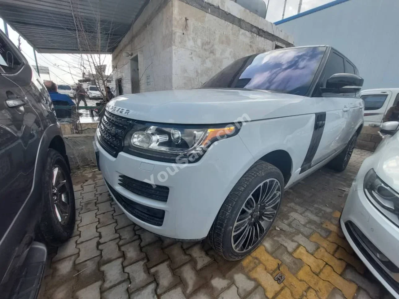Land Rover Range Rover HSE 2013 Automatic 136,000 km 6 Cylinder 4WD SUV White Gasoline
