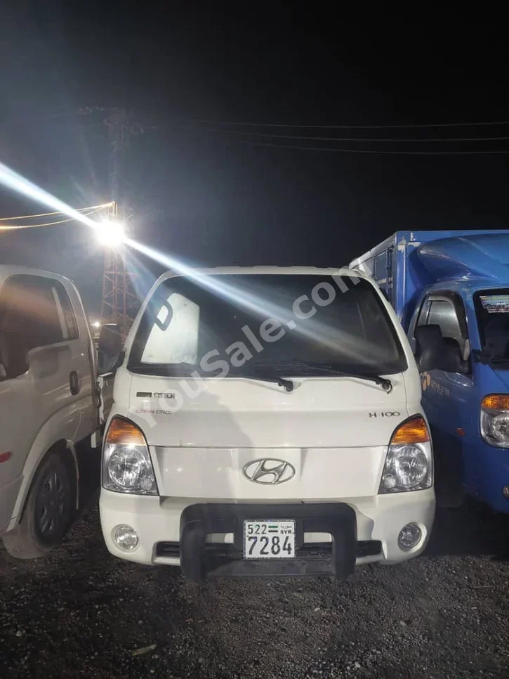 Hyundai Porter Porter 2011 Manual 230,000 km 4 Cylinder RWD Pick Up White Diesel