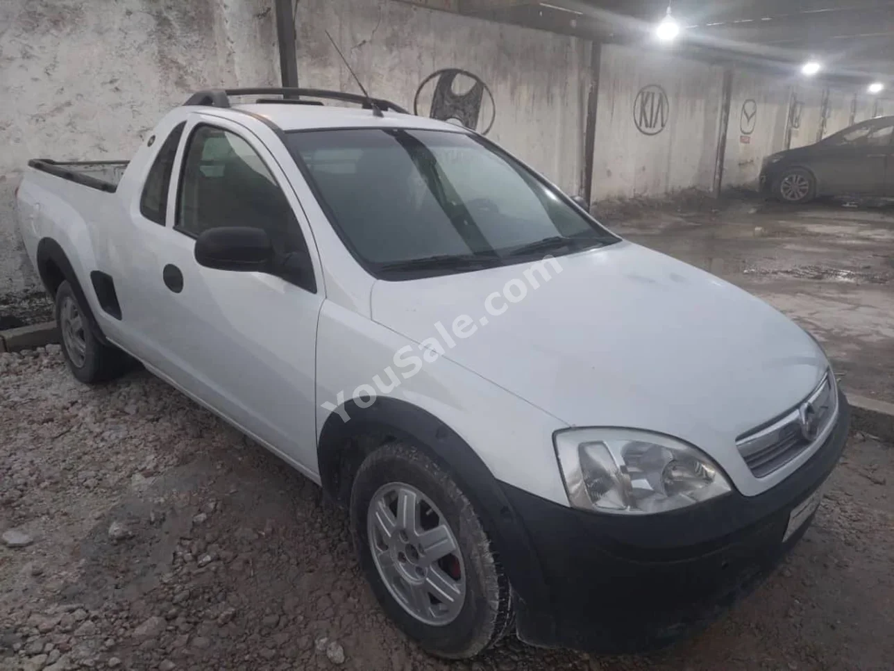 Chevrolet  Montana  2006  Manual  257,000 km  4 Cylinder  FWD  Pick Up  White  Gasoline