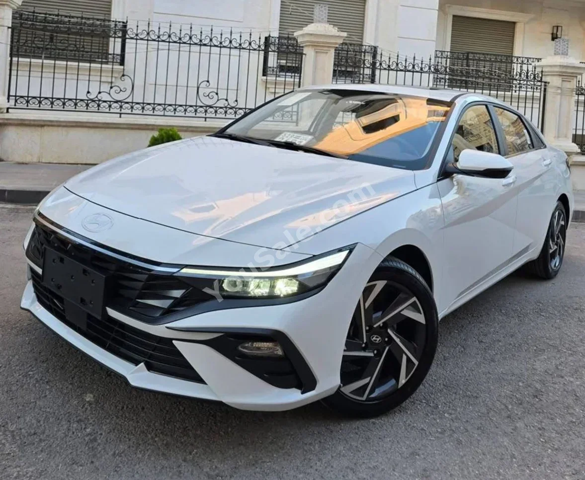 Hyundai  Elantra  2025  Automatic  0 km  4 Cylinder  FWD  Sedan  White  Gasoline