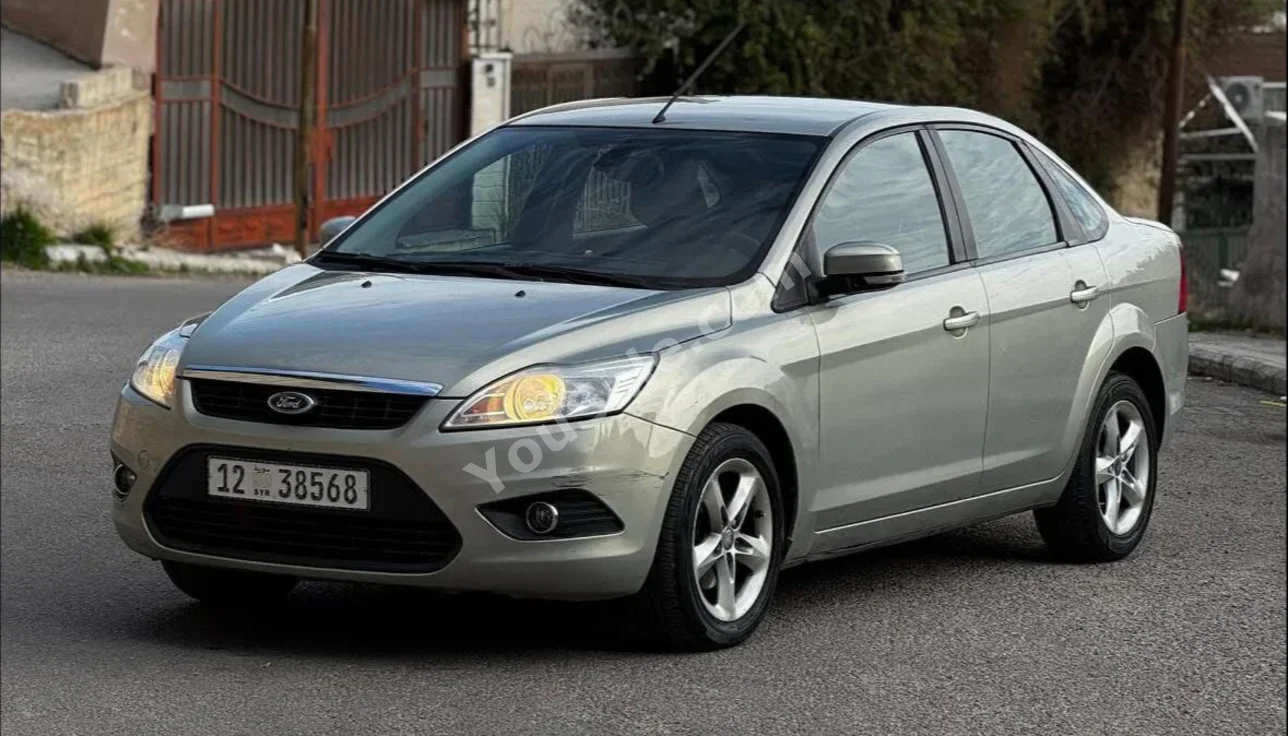 Ford Focus 2009 Automatic 105,000 km 4 Cylinder FWD Sedan Gold Gasoline