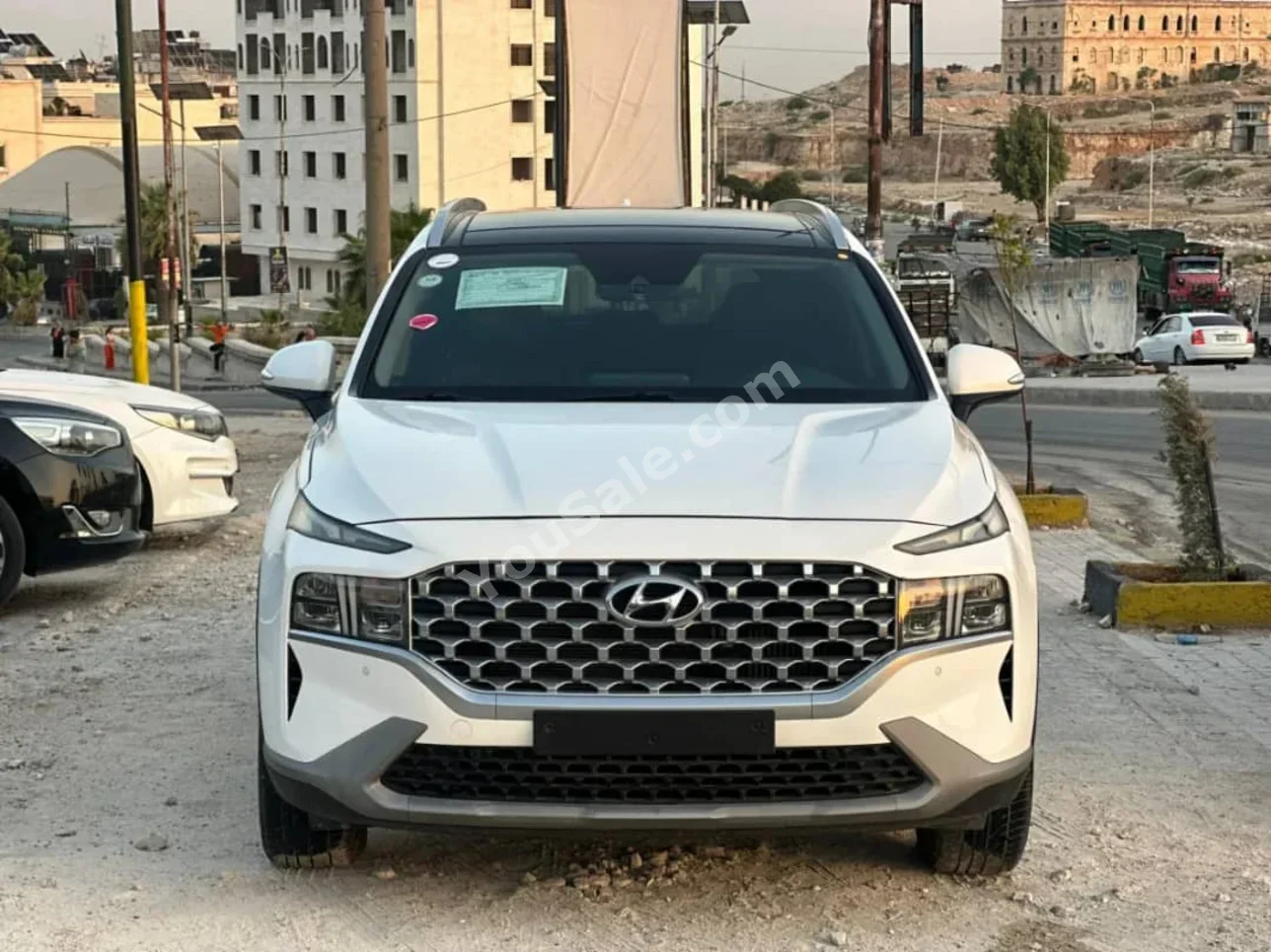 Hyundai Santa Fe 2014 Automatic 170,000 km 6 Cylinder RWD SUV White Gasoline
