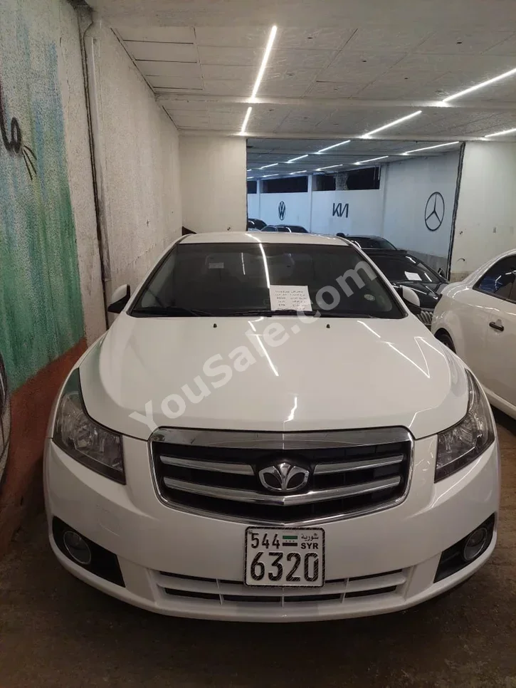 Daewoo Lacetti Diamond 2010 Automatic 176,000 km 4 Cylinder FWD Sedan White Gasoline
