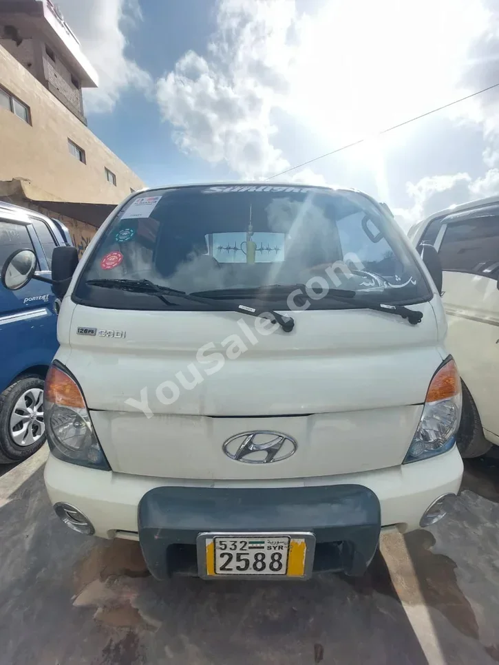 Hyundai  Porter  Porter  2011  Manual  165,000 km  4 Cylinder  RWD  Pick Up  White  Diesel