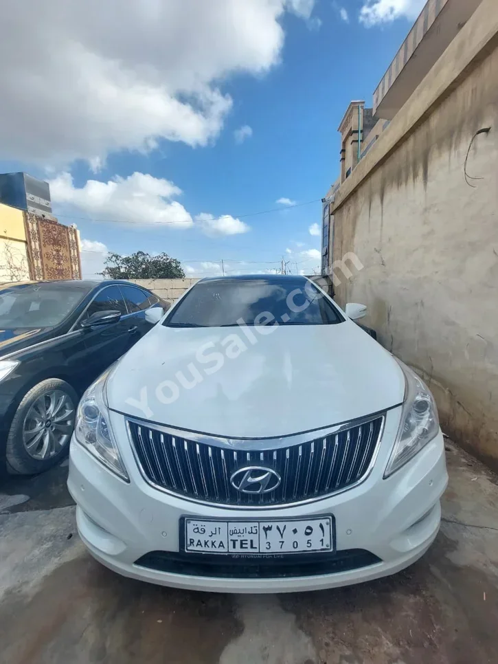 Hyundai  Grandeur  2013  Automatic  145,000 km  4 Cylinder  FWD  Sedan  White  Gasoline