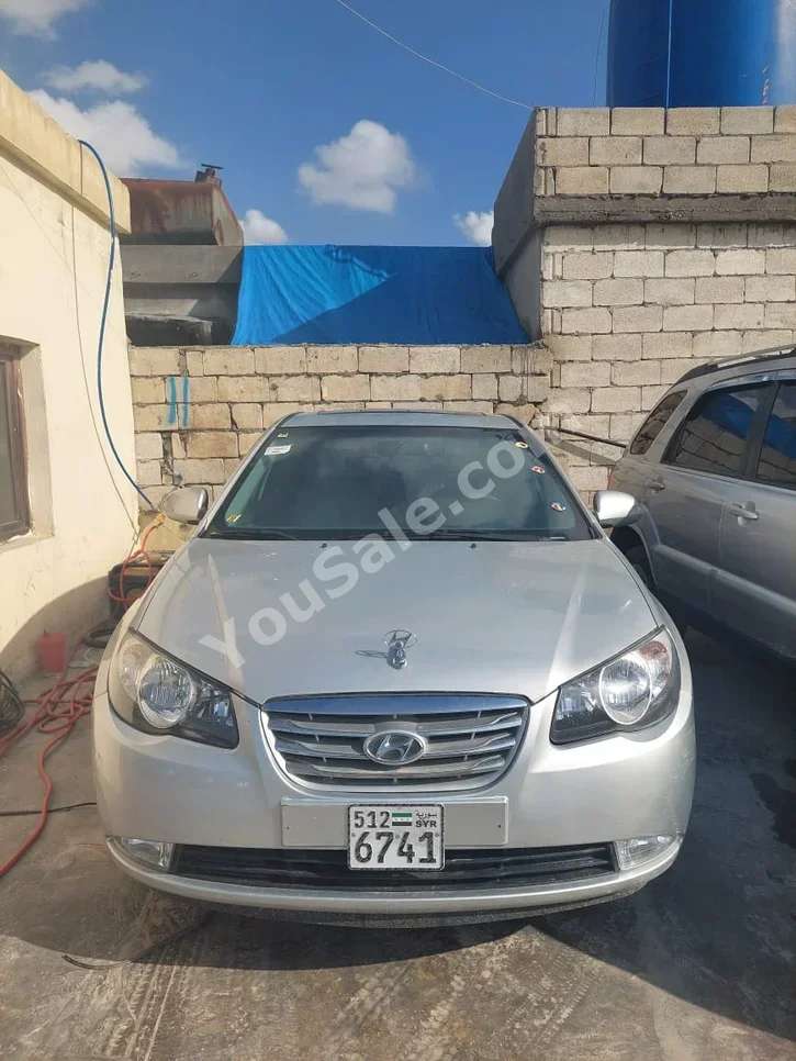 هيونداي افانتي 2009 اتوماتيك 140,000 كم 4 سلندر دفع أمامي سيدان فضي بنزين