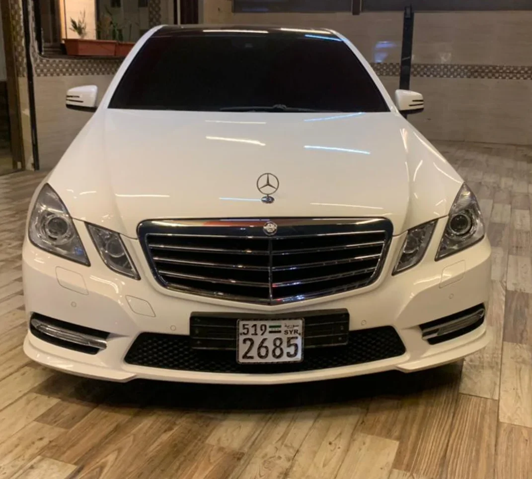Mercedes-Benz E-Class 300 2013 Automatic 136,000 km 6 Cylinder RWD Sedan White Gasoline