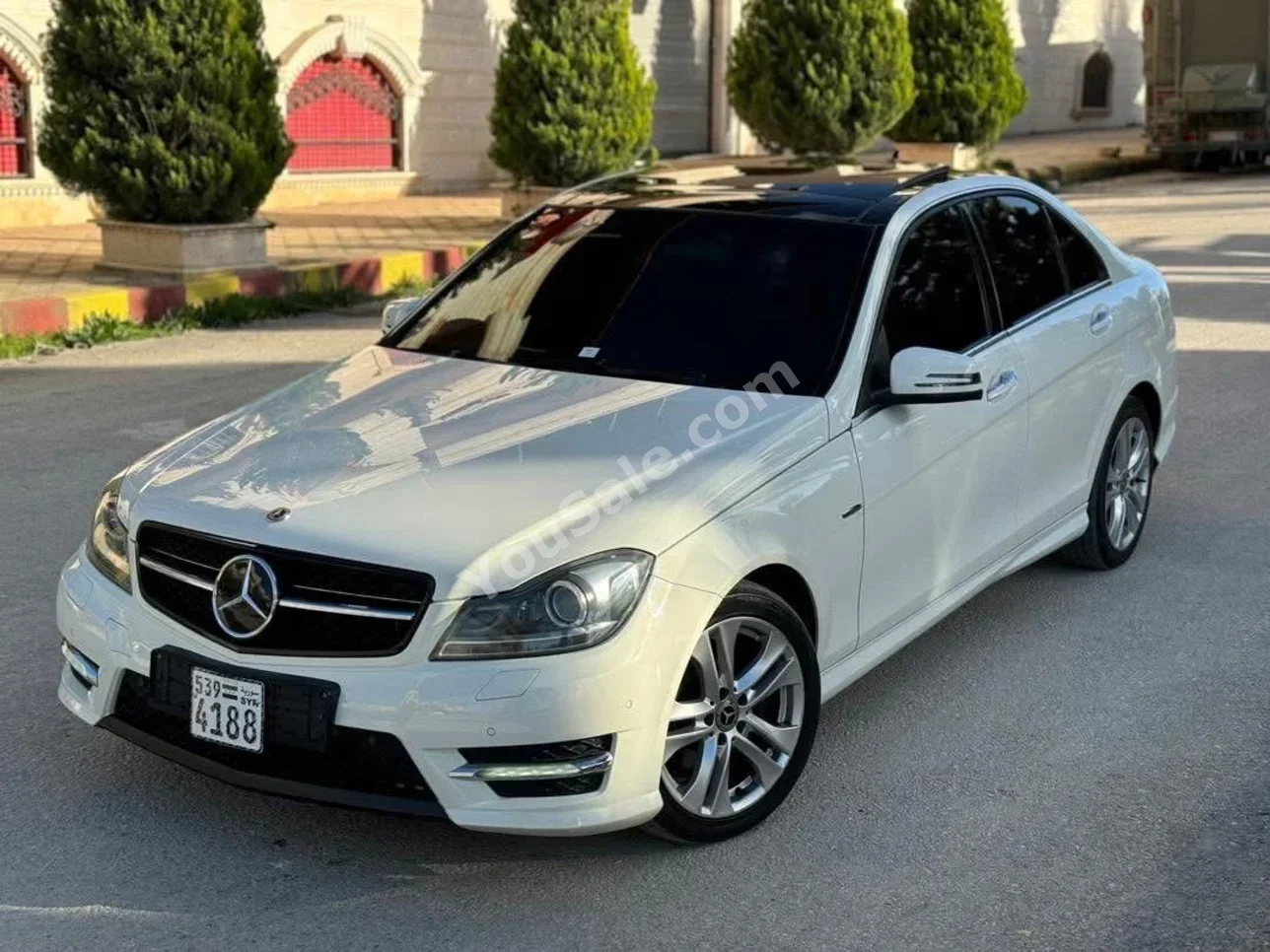 Mercedes-Benz C-Class 200 2012 Automatic 162,000 km 4 Cylinder RWD Sedan White Gasoline