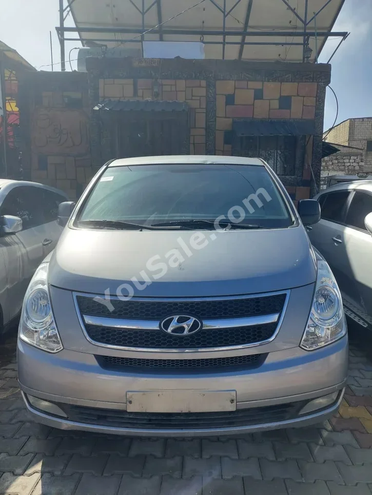 Hyundai  Van H1  2014  Automatic  186,000 km  4 Cylinder  RWD  Van / Bus  Silver  Diesel