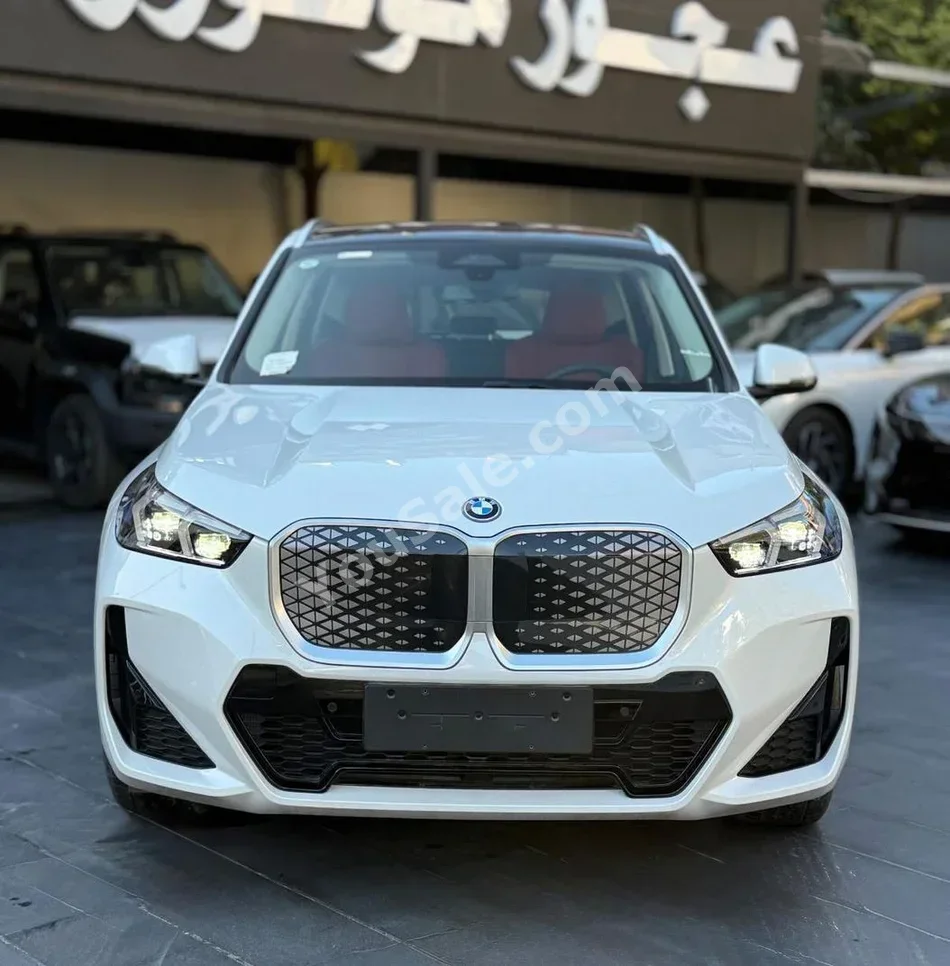 BMW 1-Series 125i 2025 Automatic 0 km 0 Cylinder AWD Sedan Black and Red Electric