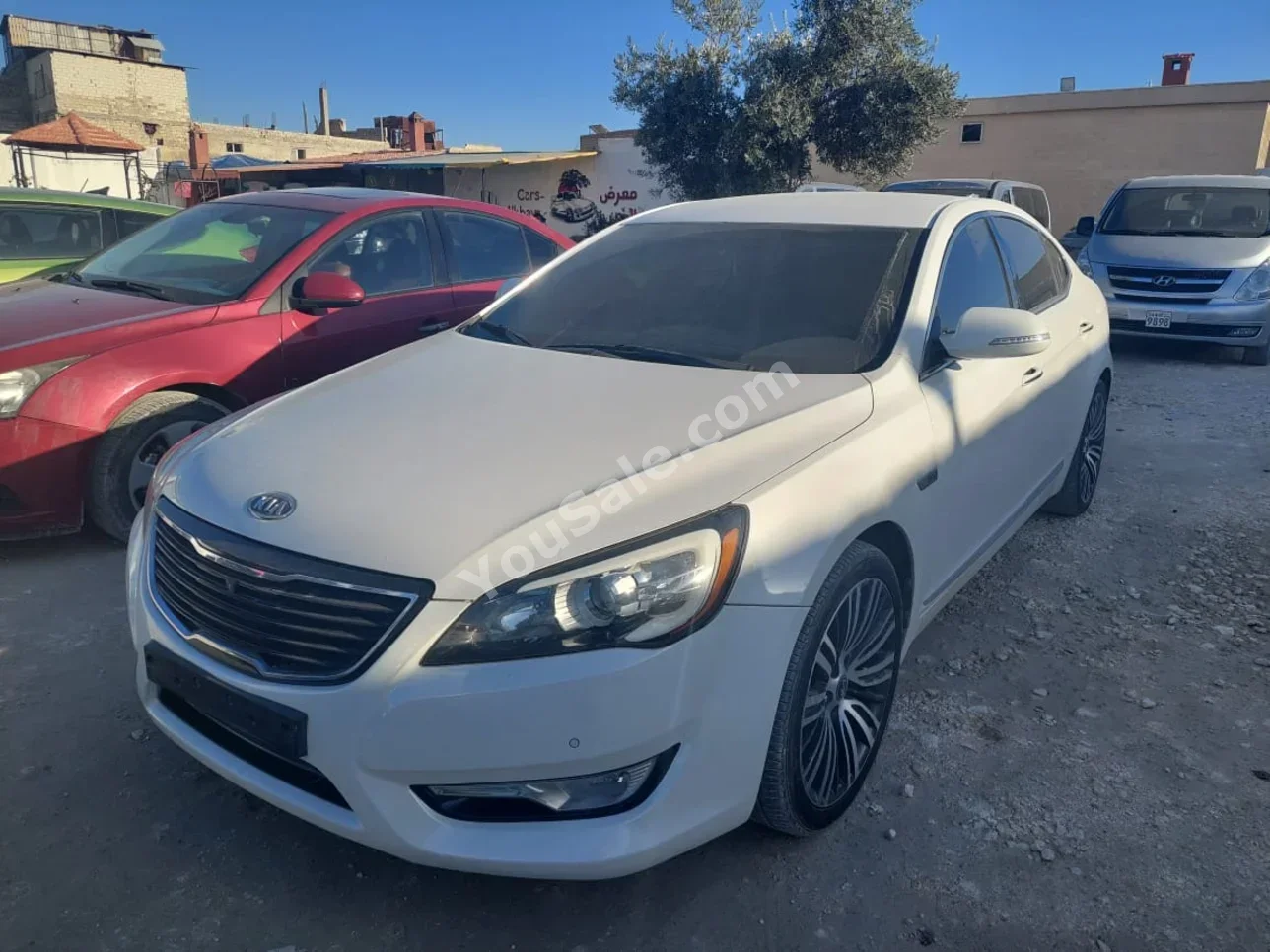Kia  K7  2009  Automatic  195,000 km  4 Cylinder  FWD  Sedan  White  Gasoline
