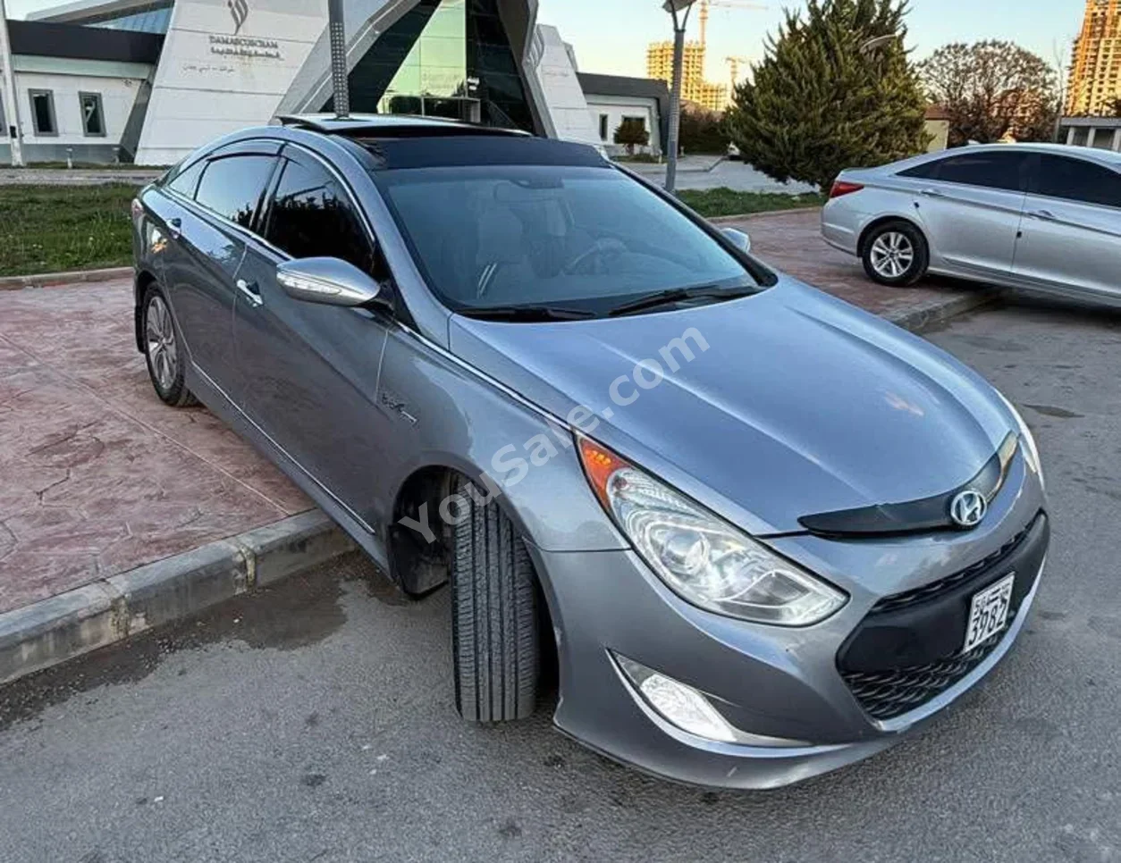 Hyundai Sonata 2015 Automatic 210,000 km 4 Cylinder FWD Sedan Gray Hybrid