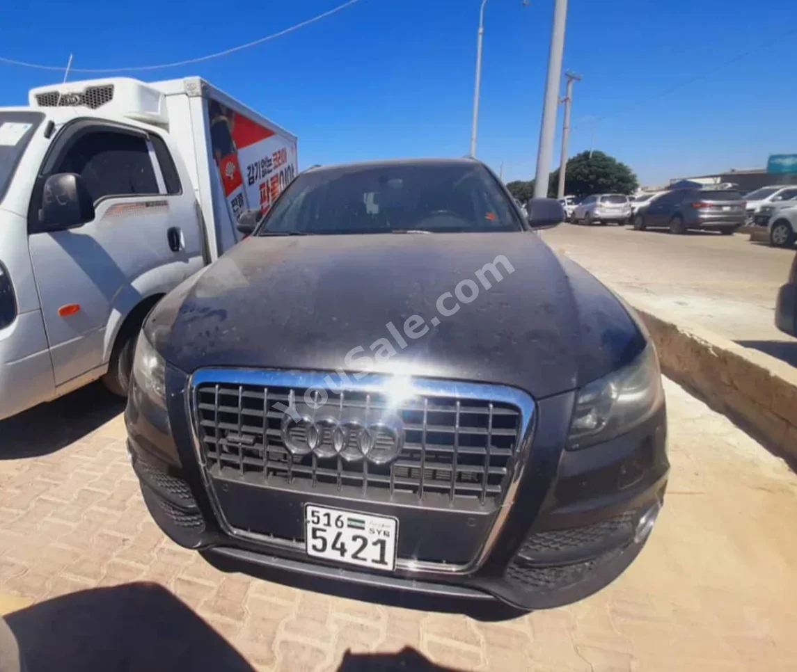 اودي كيو 5 2.0 T 2013 اتوماتيك 223,000 كم 4 سلندر دفع خلفي اس يو في رمادي بنزين