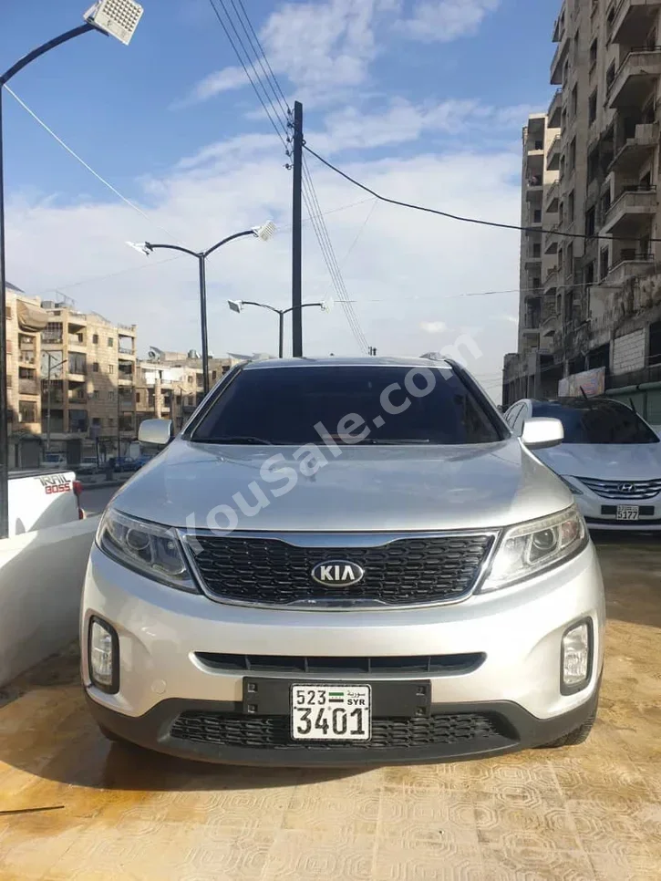 Kia Sorento 2013 Automatic 165,000 km 4 Cylinder FWD SUV Silver Gasoline