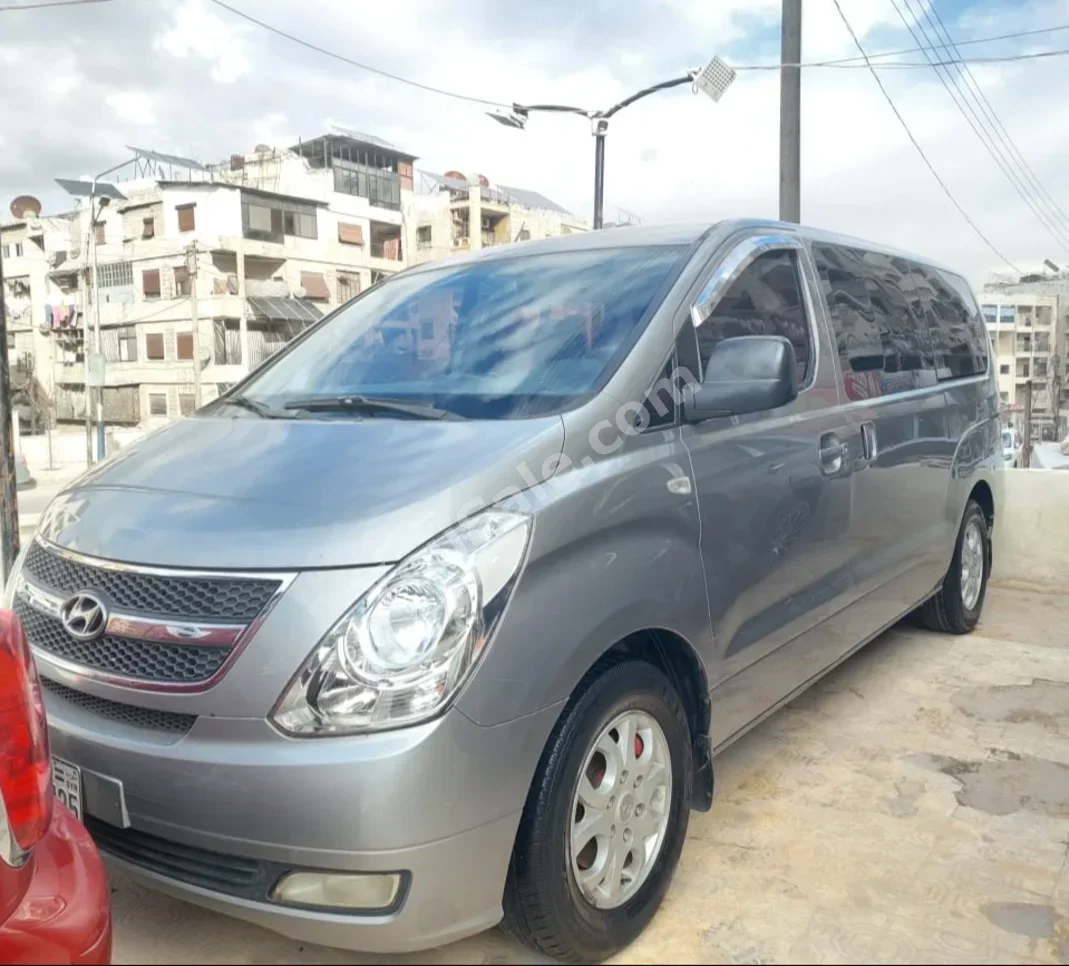 Hyundai  Van H1  2012  Manual  136,000 km  4 Cylinder  RWD  Van / Bus  Silver  Diesel