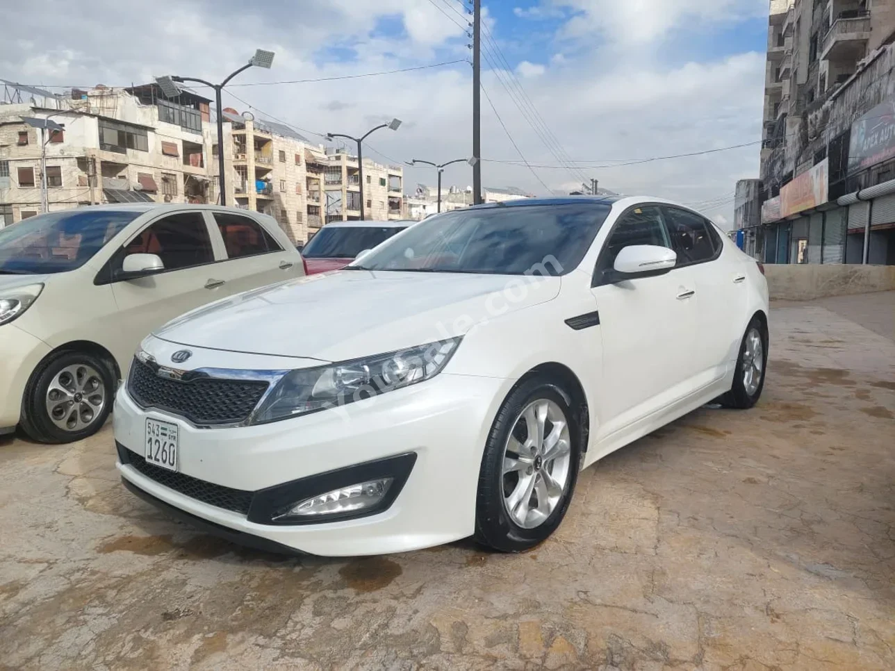 Kia K5 2011 Automatic 184,000 km 4 Cylinder FWD Sedan White Gasoline