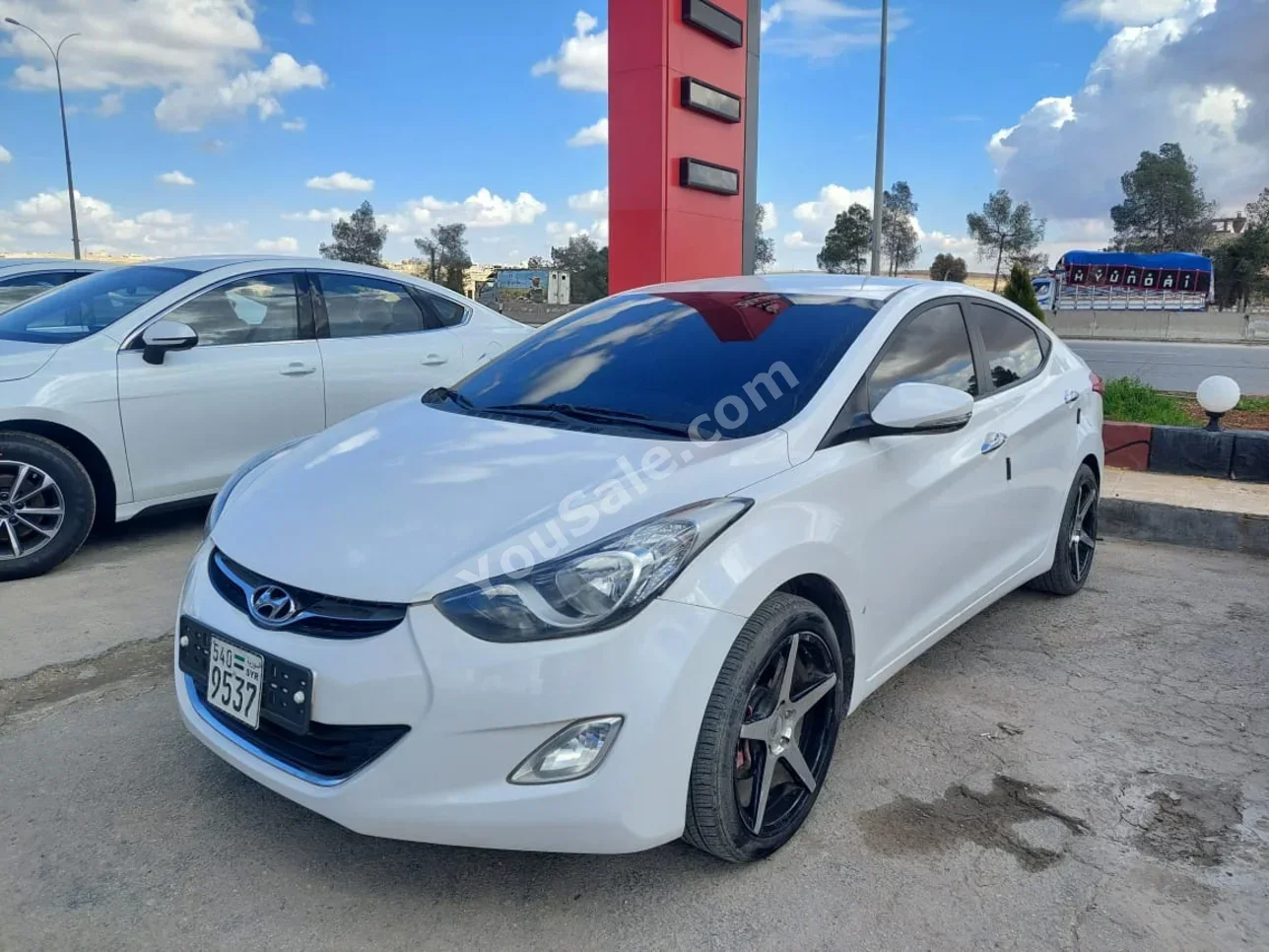 Hyundai Avante 2013 Automatic 120,000 km 4 Cylinder FWD Sedan White Gasoline