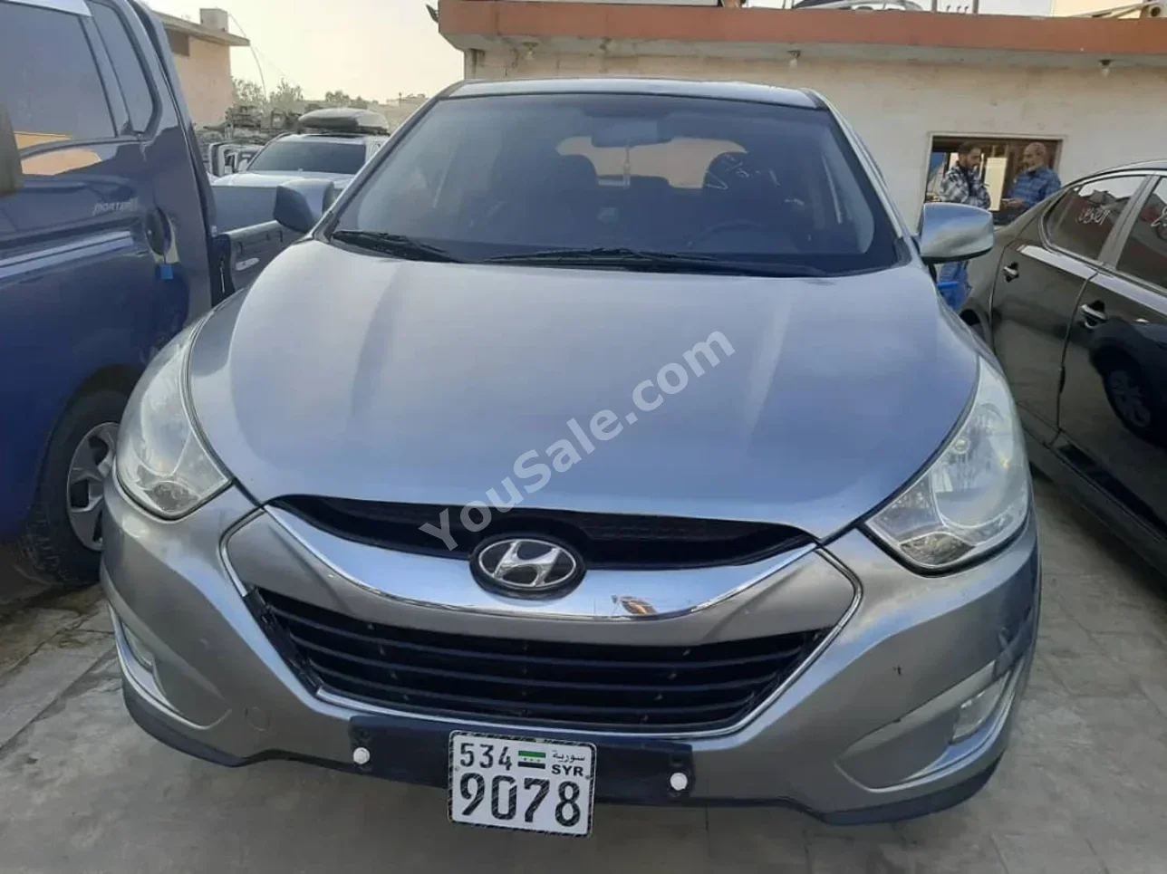 Hyundai Tucson 2011 Automatic 287,000 km 4 Cylinder FWD SUV Gray Diesel
