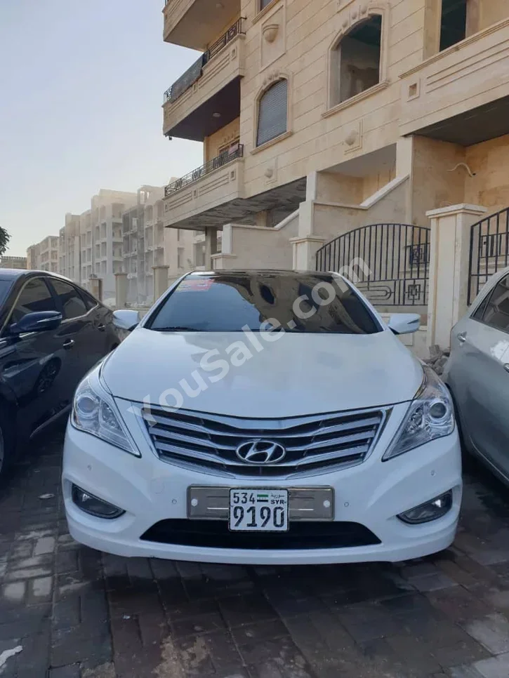 Hyundai  Grandeur  2011  Automatic  179,000 km  4 Cylinder  FWD  Sedan  White  Gasoline