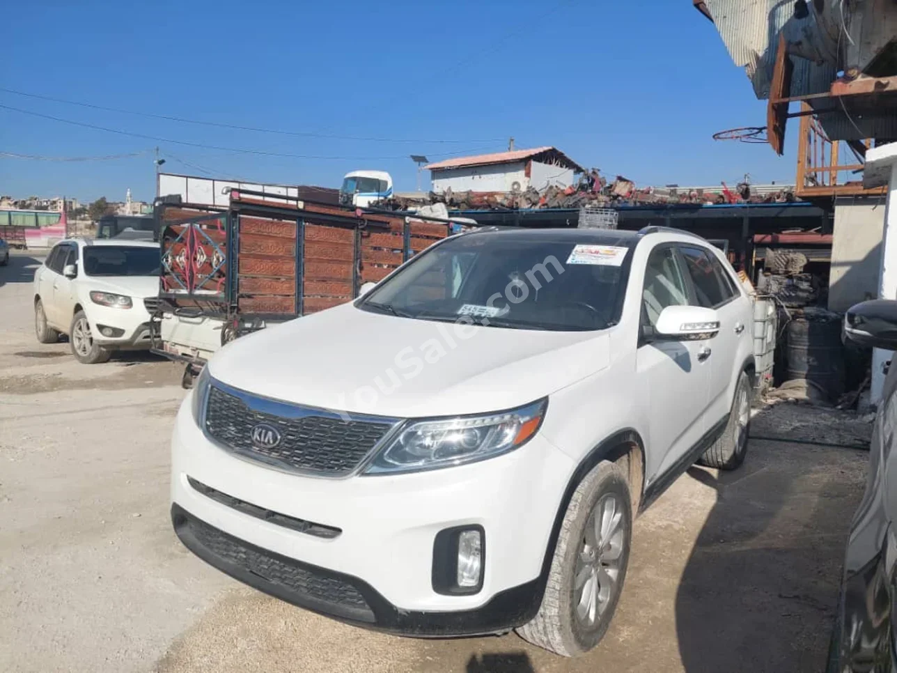 Kia Sorento 2014 Automatic 184,000 km 4 Cylinder FWD SUV White Diesel