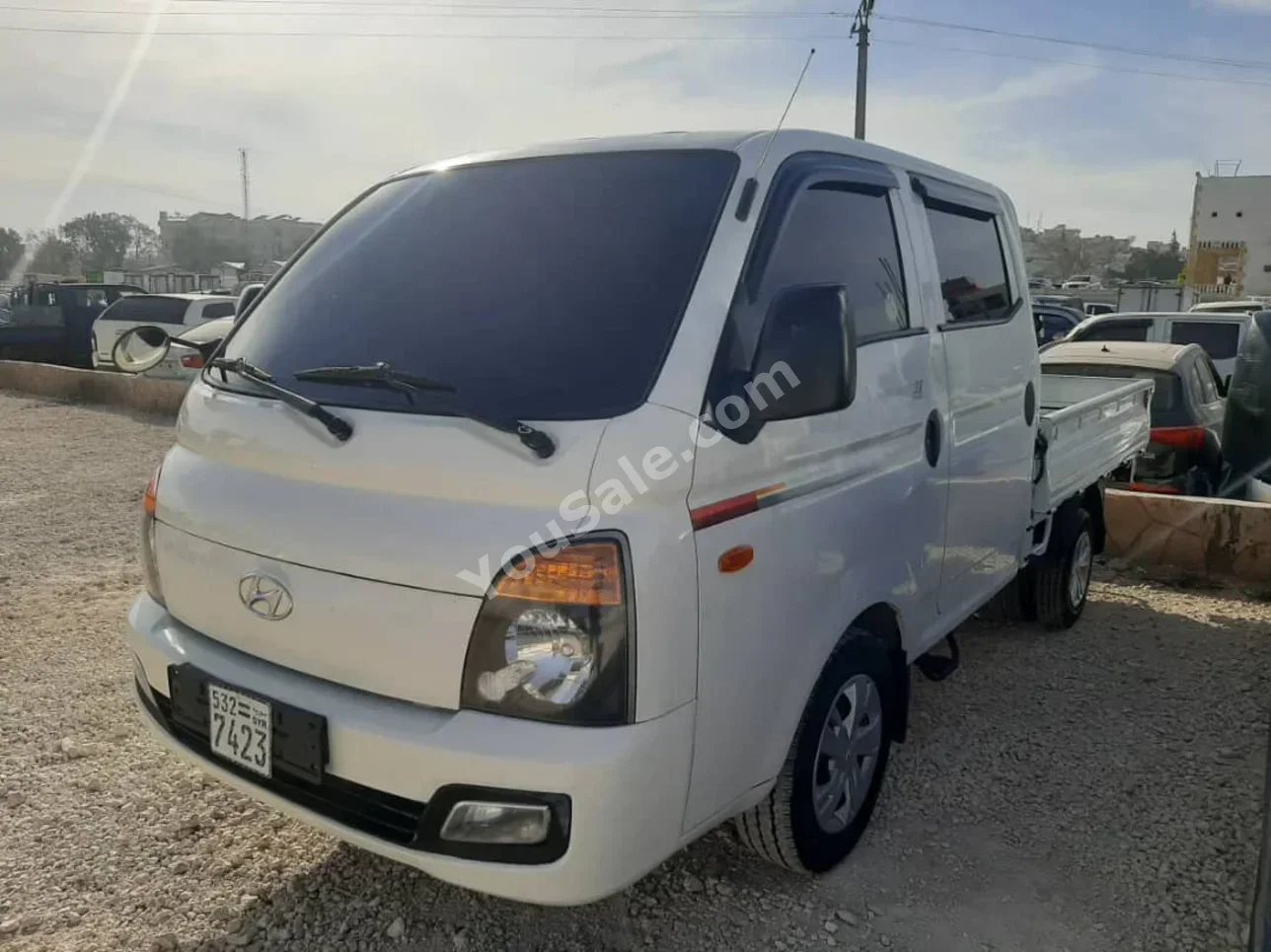 Hyundai Porter Porter 2014 Manual 93,000 km 4 Cylinder RWD Pick Up White Diesel