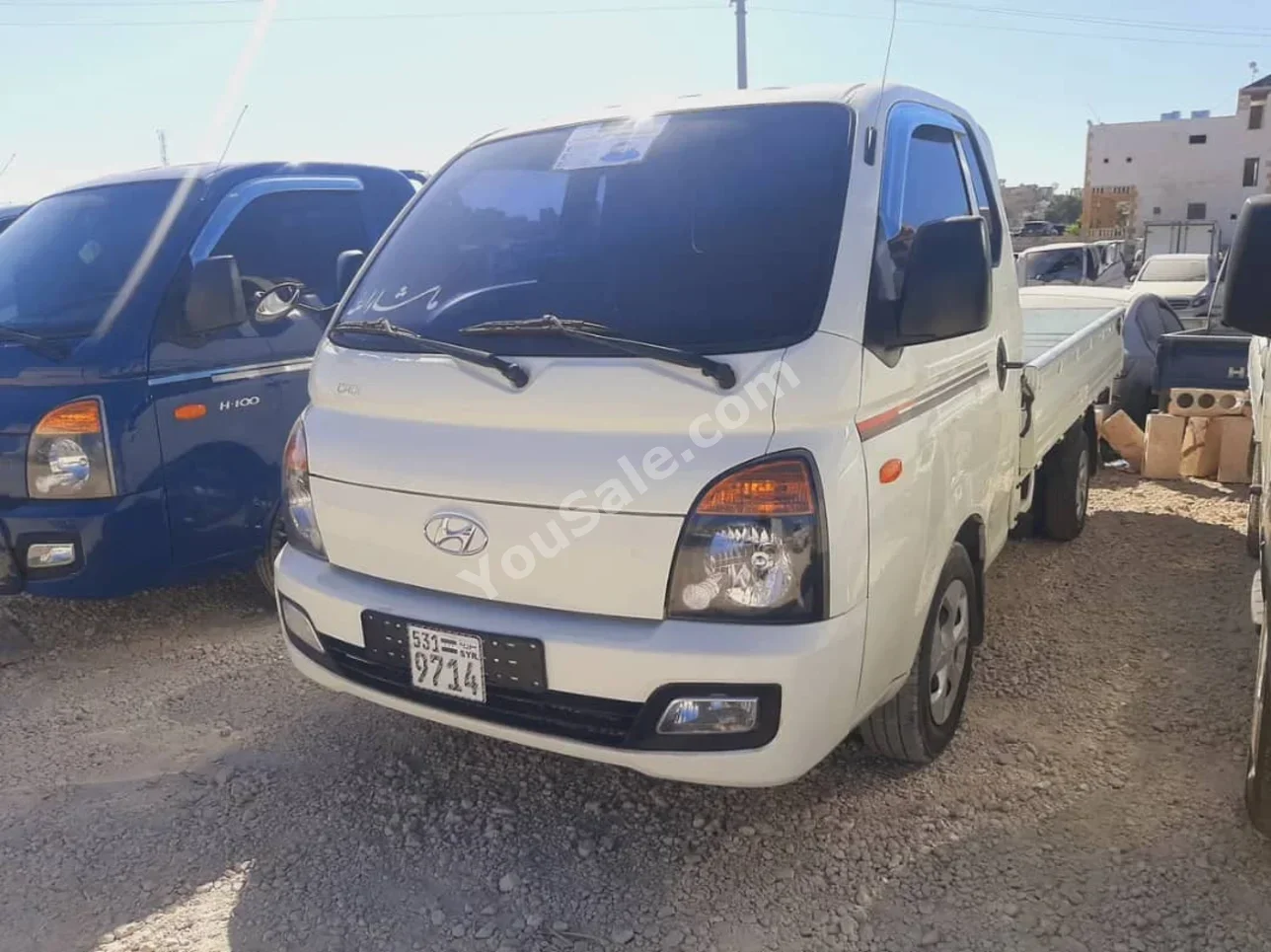 Hyundai  Porter  Porter  2013  Manual  167,000 km  4 Cylinder  RWD  Pick Up  White  Diesel
