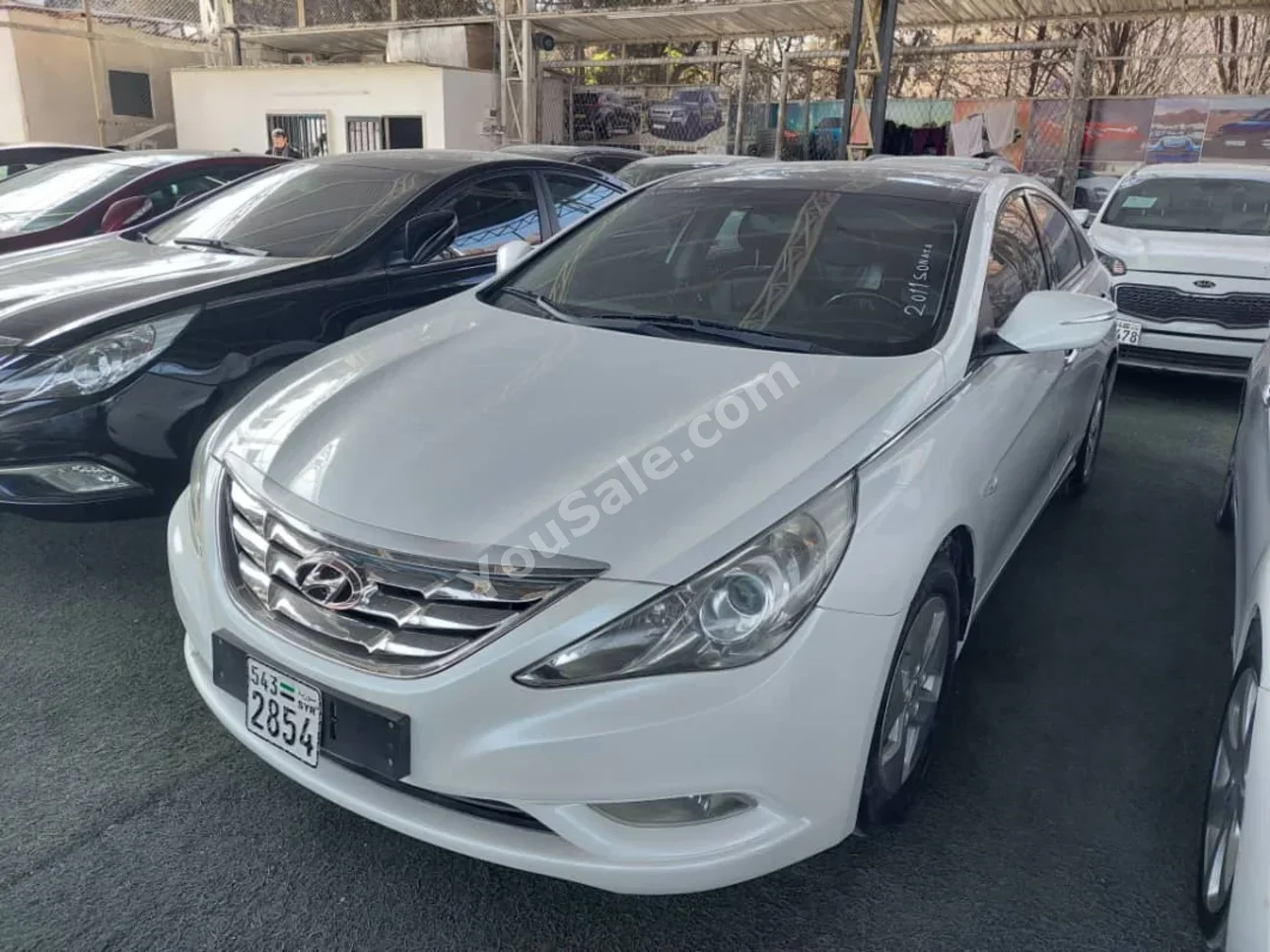 Hyundai Sonata 2011 Automatic 117,000 km 4 Cylinder FWD Sedan White Gasoline
