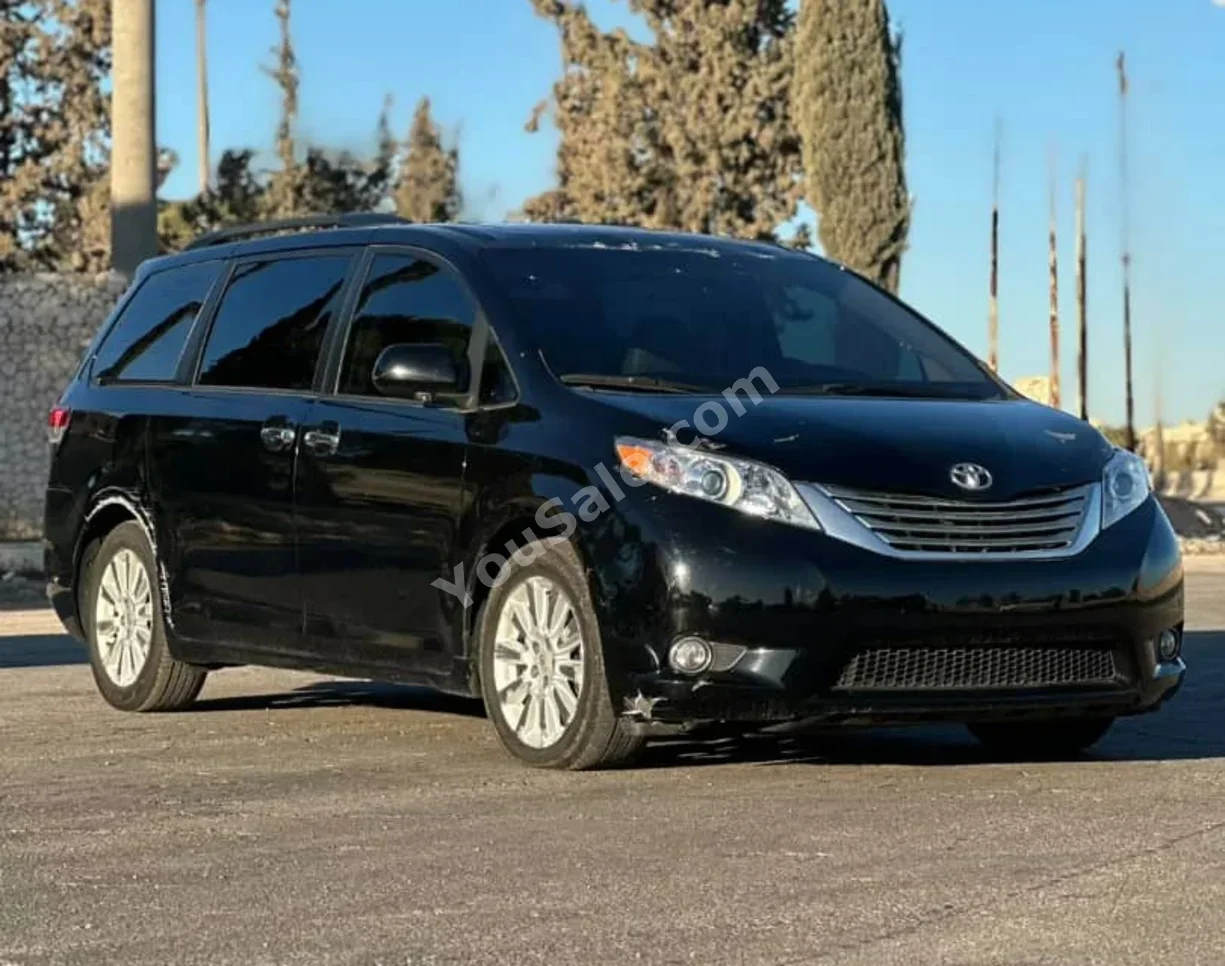 Toyota Sienna 2012 Automatic 210,000 km 4 Cylinder RWD Van / Bus Black Gasoline