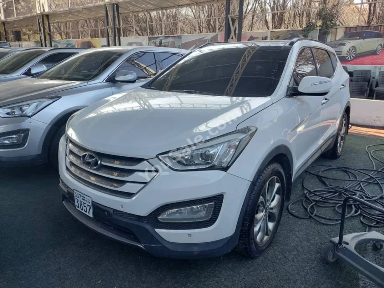 Hyundai Santa Fe 2013 Automatic 124,000 km 4 Cylinder FWD SUV White Diesel
