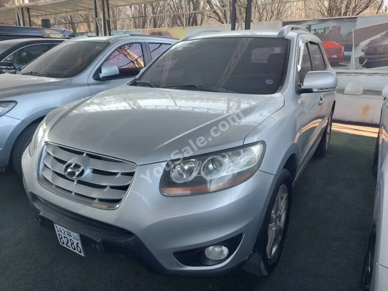 Hyundai Santa Fe 2010 Automatic 240,000 km 4 Cylinder FWD SUV Silver Diesel